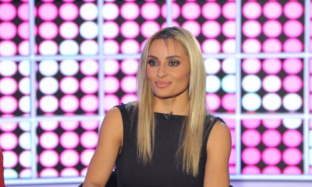 Η Βασιλική Μιλλούση κάνει κατακόρυφο και μας «ζαλίζει» με τις γυμναστικές της ικανότητες (βίντεο)