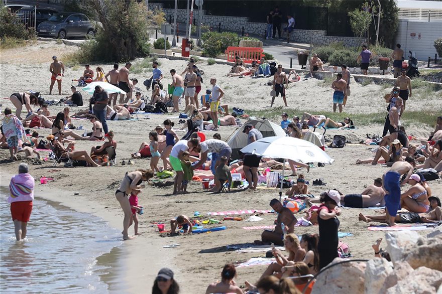 Πλημμύρισαν οι παραλίες της Αττικής εκτός από της Γλυφάδας που τους παρακολουθούν με drone (φώτο)