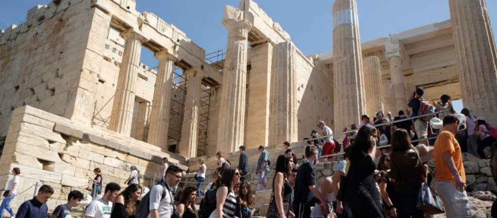 Bild: «Η ελπίδα για τις φετινές διακοπές έρχεται από την Ελλάδα»