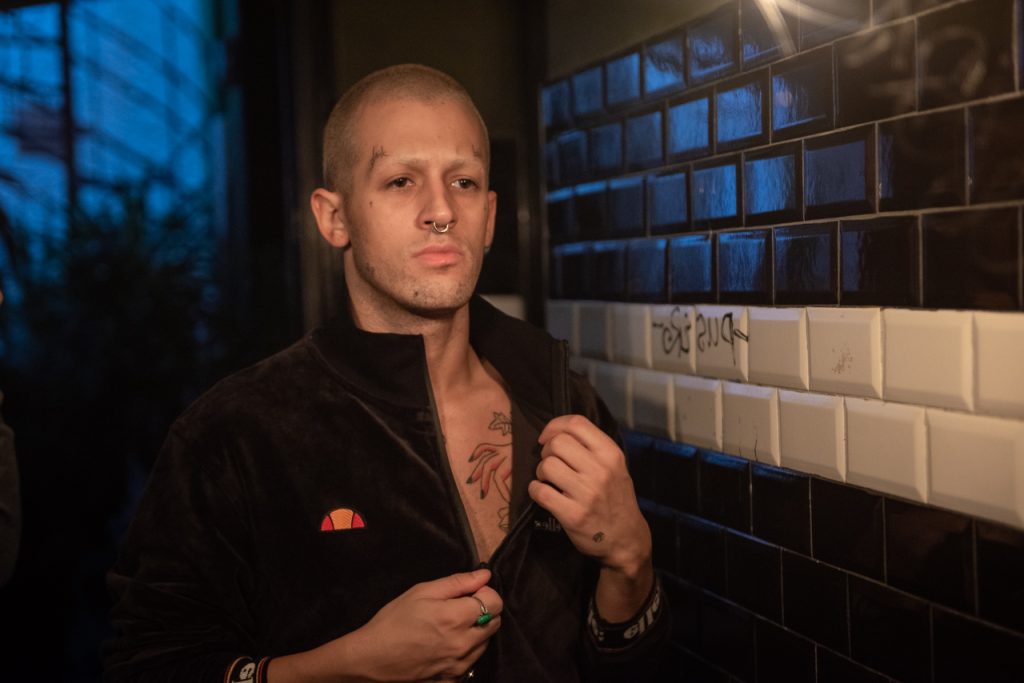 Αντιδράσεις για τη δήλωση του Τάσου Ξιάρχου: «Η ελληνική παράδοση είναι κιτς» (βίντεο)