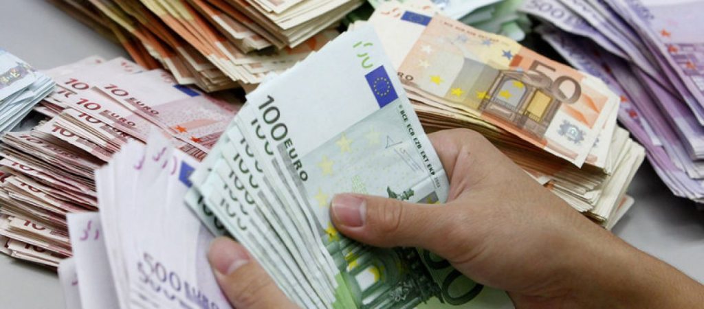 Ο φόβος για τη δυσμενή εργασιακή προοπτική αύξησε τις καταθέσεις στην Ελλάδα