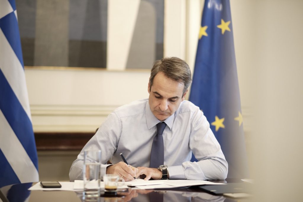 Κ.Μητσοτάκης: «Μάνα είναι μόνο μια και κάποιες φορές μας λείπει λίγο περισσότερο» (φώτο)