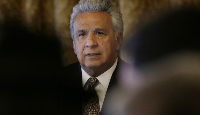 Ισημερινός: Ο Πρόεδρος μειώνει κατά 50% τον μισθό του