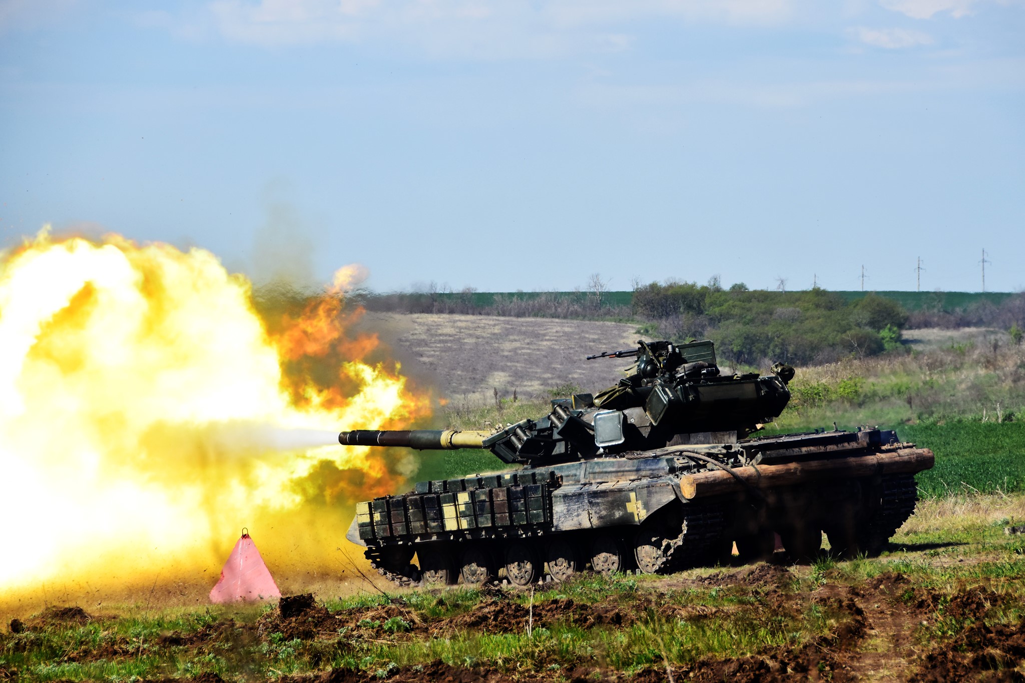 Ουκρανία: Εκσυγχρονισμένα T-64BV σε βολές
