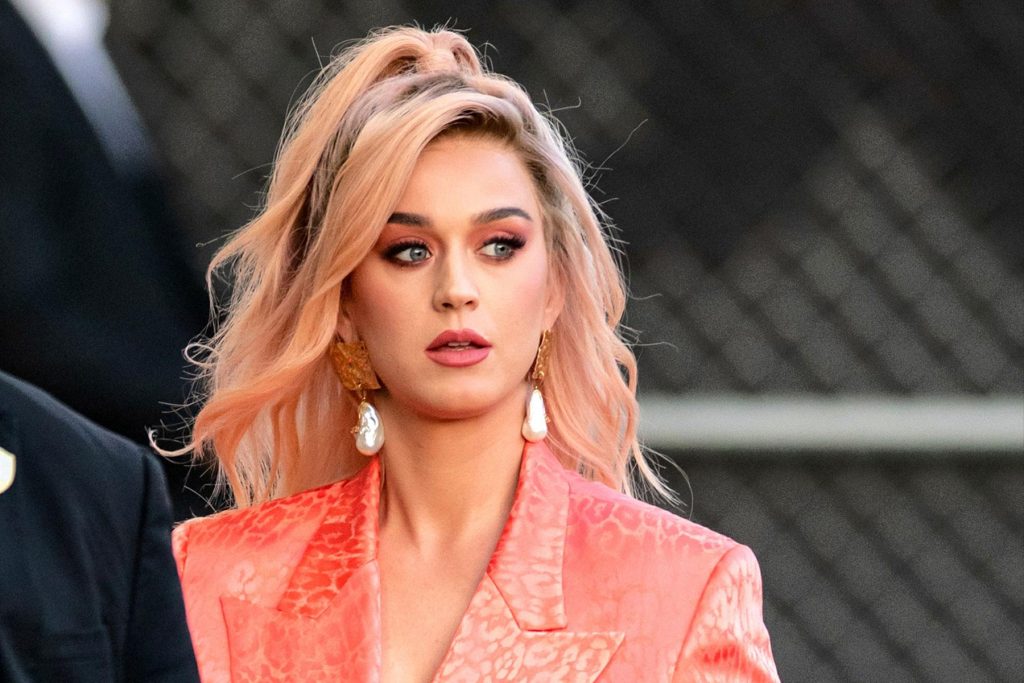 Από μικρή στα κόλπα: Η αγέννητη κόρη της Katy Perry κάνει άσεμνη χειρονομία και γίνεται viral (βίντεο)