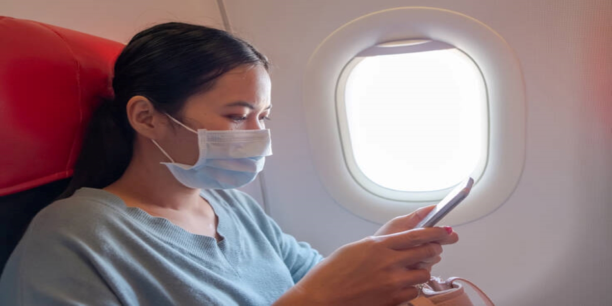 Ταξίδι με αεροπλάνο: Τι αναμένεται να ισχύσει με τις μάσκες πριν και μετά την επιβίβαση