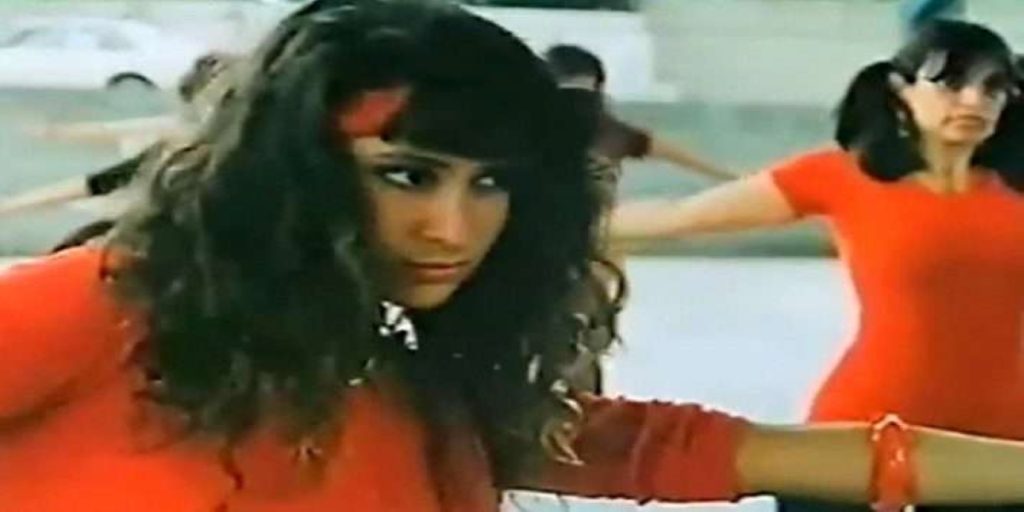 Η ιέρεια της βιντεοκασέτας: Ο εφηβικός έρωτας κάθε 35άρη που χάθηκε στη ζάλη των ουσιών (φώτο)