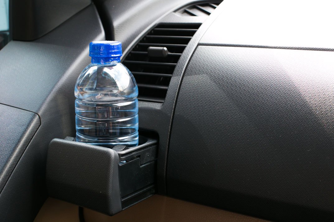 Δείτε γιατί δε πρέπει να αφήνετε πλαστικά μπουκάλια στο αυτοκίνητο