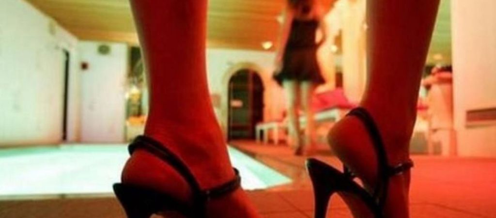 Ιερόδουλη σε Κ. Μητσοτάκη: «Σε λίγες ημέρες θα πεινάσω – Οι συνάδελφοι μου λιμοκτονούν ήδη»