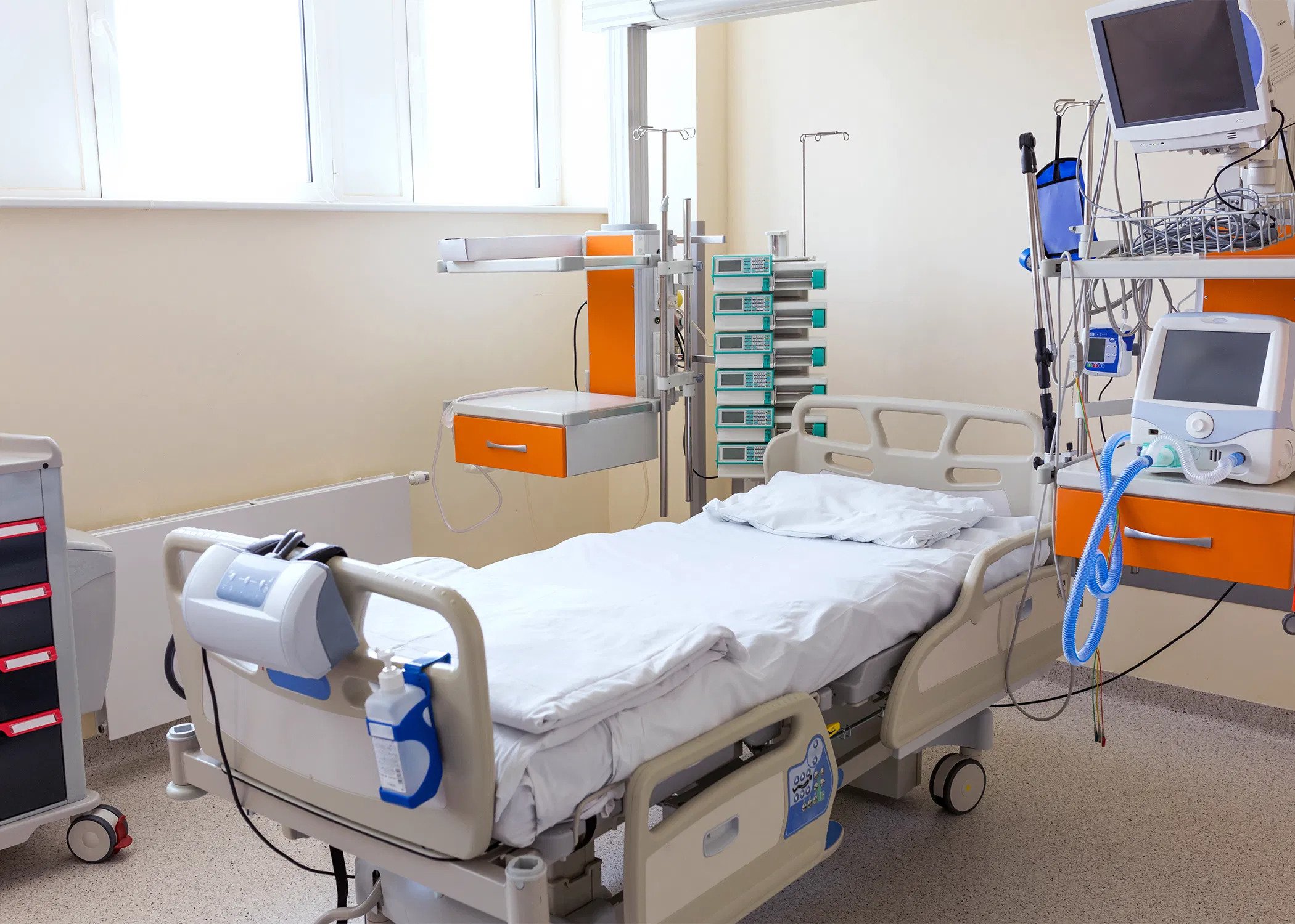 Εργοστάσιο στην Κολομβία κατασκευάζει κρεβάτια για νοσοκομείο που γίνονται φέρετρα εάν ο ασθενής πεθάνει!