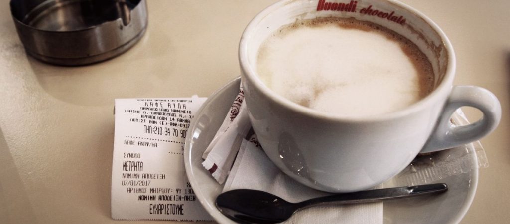 Έρχεται νέο πακέτο στήριξης: Σκέψεις για μειώσεις ΦΠΑ σε καφέ, τσάι, αναψυκτικά και εισιτήρια