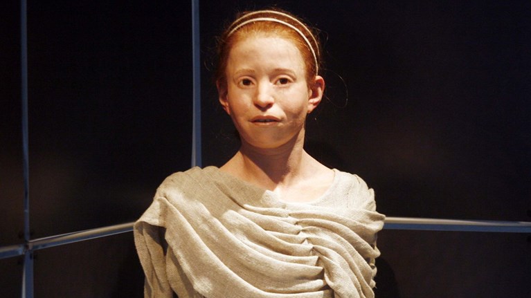 Βίντεο: Από την Αρχαία Αθήνα στην σύγχρονη εποχή – Η Μύρτις δίνει συμβουλές για τον κορωνοϊό