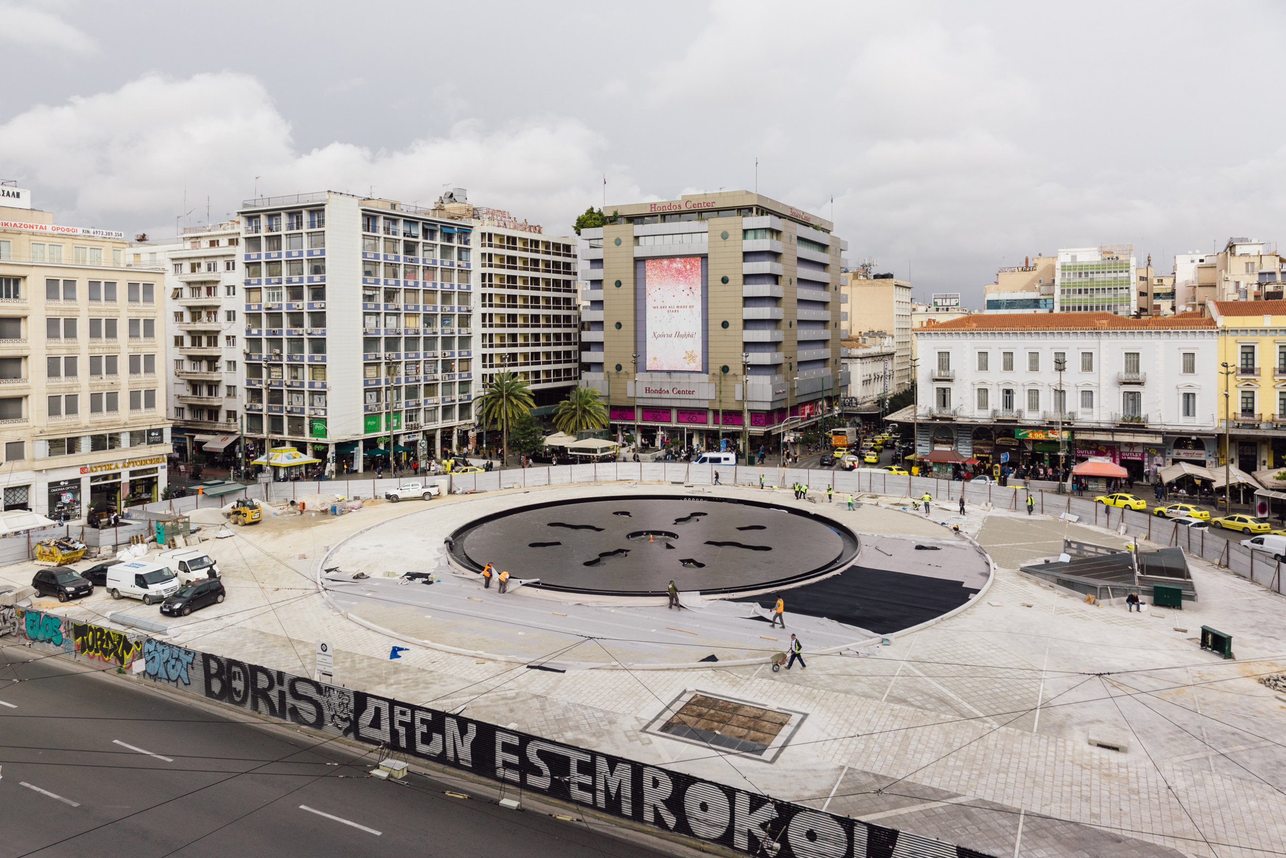 Στους κατοίκους παραδίνεται σήμερα η «νέα» πλατεία Ομονοίας – Με το εμβληματικό συντριβάνι των 40 μέτρων (φωτο)