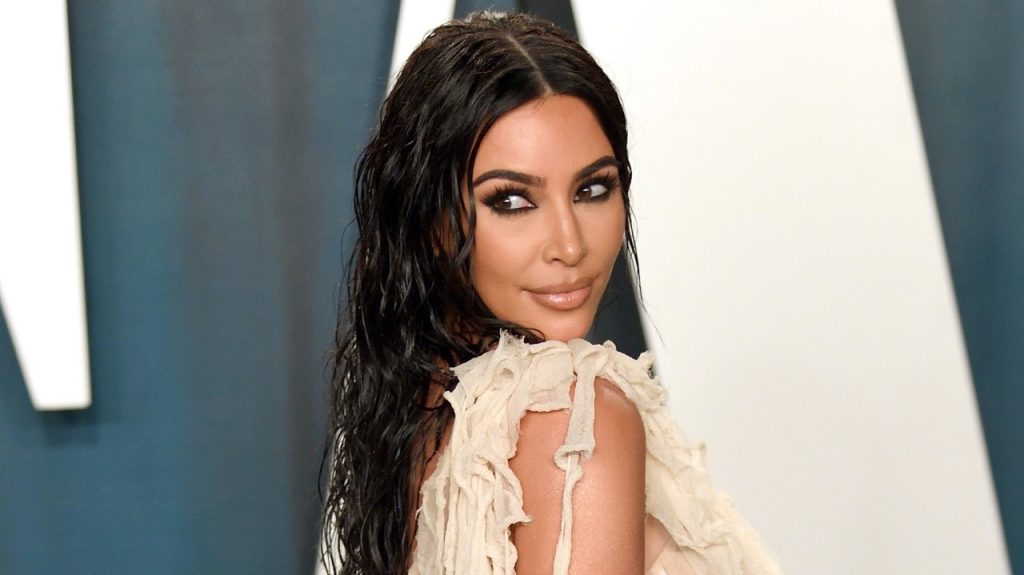 Κιμ Καρντάσιαν: Ξεπέρασε τους 170 εκατ. followers και τους έκανε δώρο το αβυσσαλέο ντεκολτέ της (φωτο)