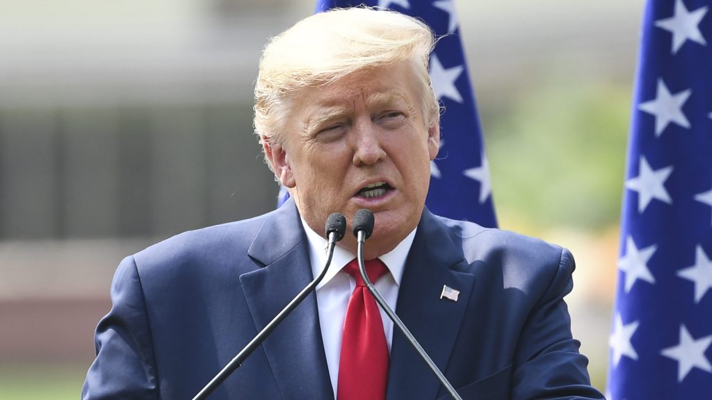 Ν.Τραμπ: «Πιστεύω πως η Fed θα έπρεπε να μειώσει τα κατευθυντήρια επιτόκιά της κάτω από το μηδέν»