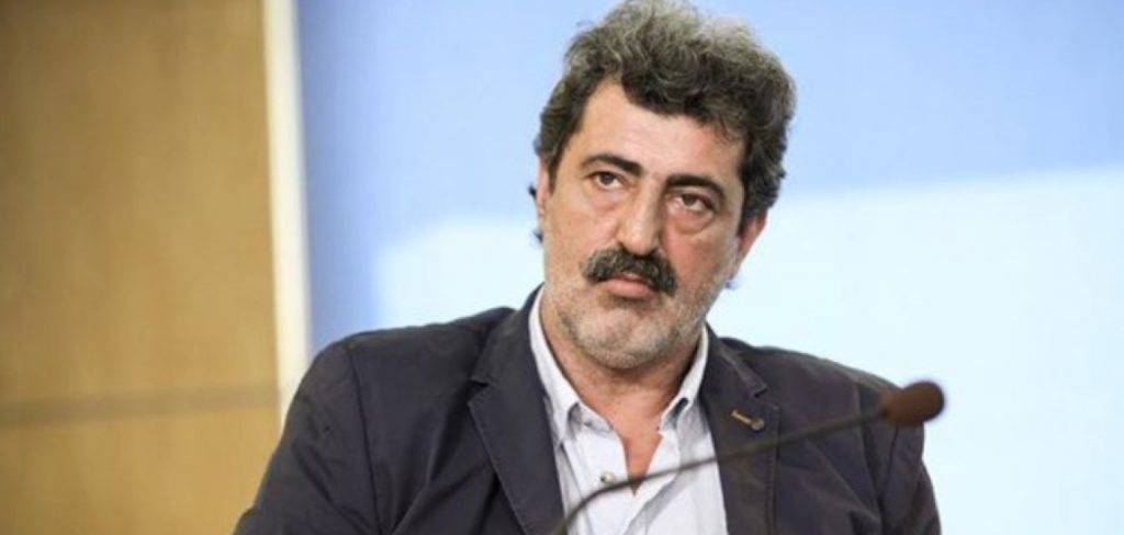 Ο Π.Πολάκης πήγε στα Χανιά για να μιλήσει για τον τουρισμό με τις… άδειες καρέκλες (φωτο)