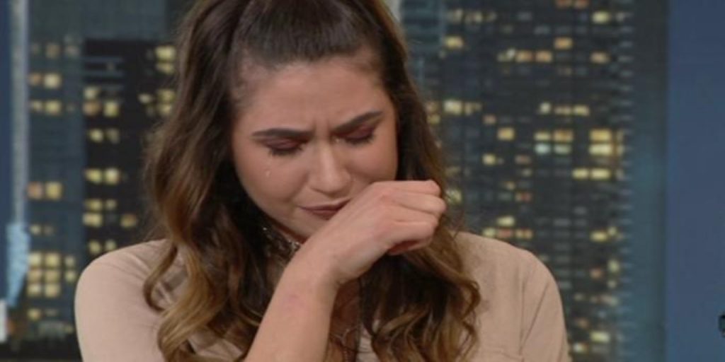 Έλενα Κρεμλίδου: Ξέσπασε σε κλάματα – Ο Αρναούτογλου σταμάτησε τη συνέντευξη (βίντεο)