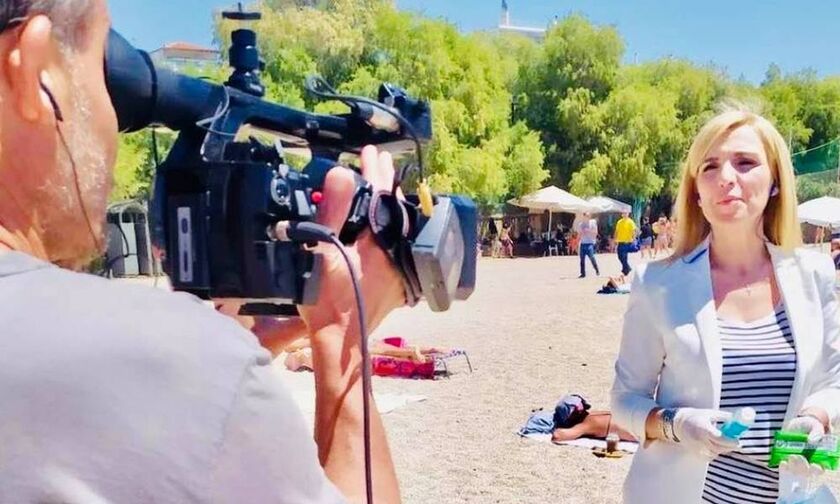 Την πήραν με τις… πέτρες: Λιθοβόλησαν δημοσιογράφο του Alpha που έκανε ρεπορτάζ στις παραλίες