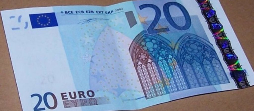 Έτσι θα καταλάβετε αν ένα 20άρικο είναι πλαστό (φώτο)