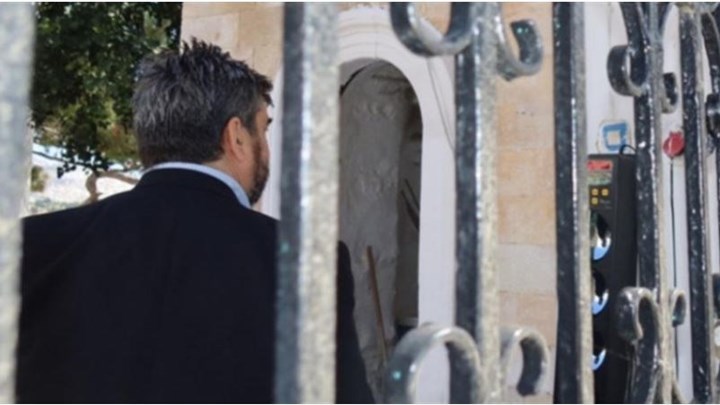 Σύρος: Με θερμικές κάμερες η είσοδος πιστών στις εκκλησίες (φωτό)