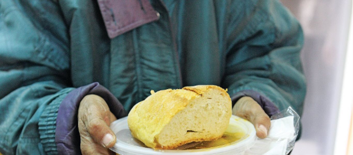 Στην ουρά οι πολίτες της Ισπανίας για ένα πιάτο φαΐ  – Στα «τάρταρα» η οικονομία λόγω lockdown