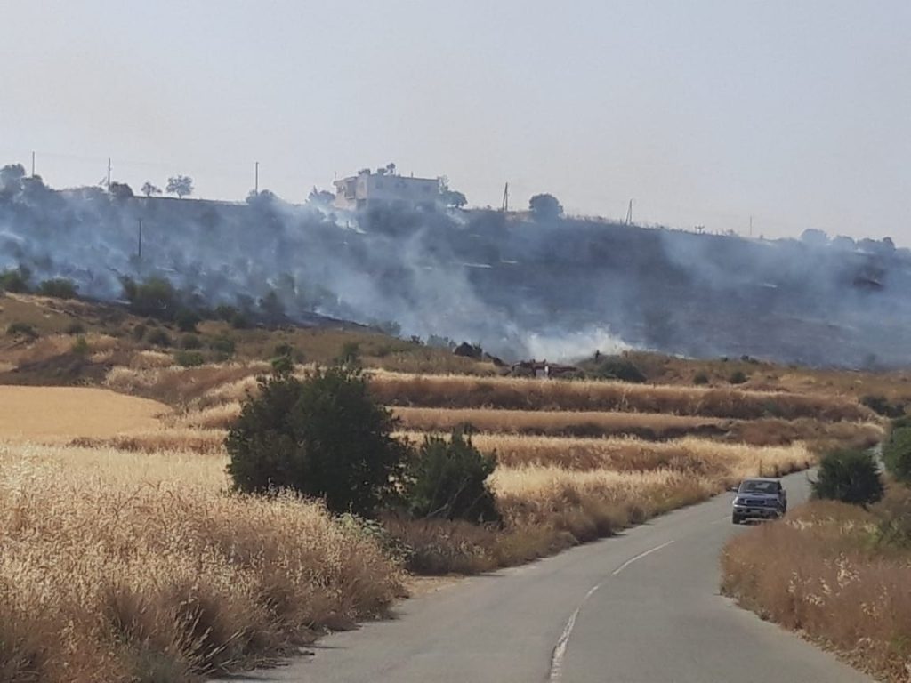 Κύπρος: Μεγάλη φωτιά στη Λευκωσία – Επί ποδός 4 οχήματα της Πυροσβεστικής