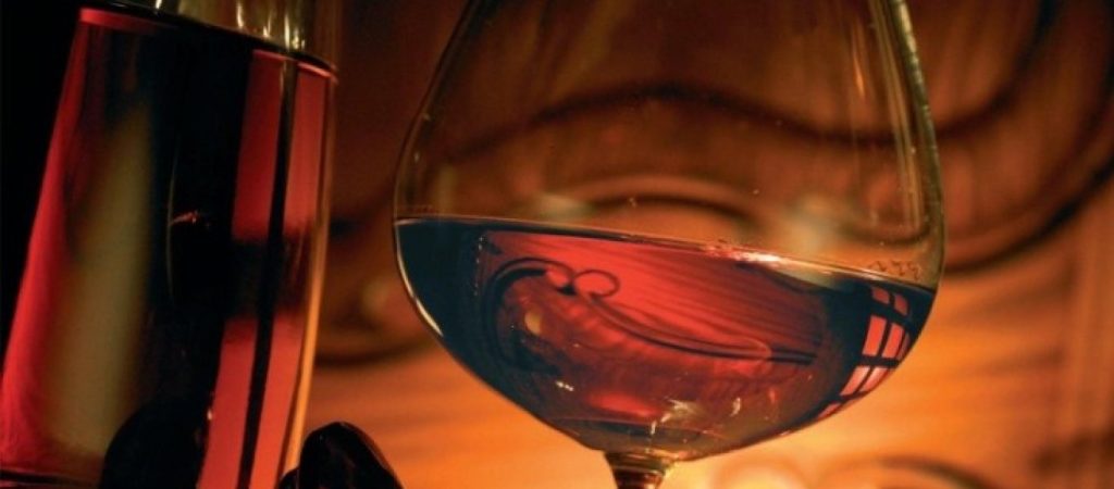 Σε δημοπρασία «αρχαίο» μπουκάλι κονιάκ – Πόσα λεφτά αναμένεται να «πιάσει» (φώτο-βίντεο)