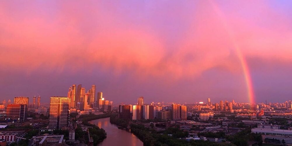 Μόσχα: Το υπέροχο ηλιοβασίλεμα που «σκέπασε» την πόλη