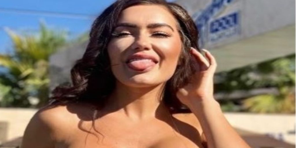 Cassandra Sienegra: Η playmate που μοιράζει «εγκεφαλικά» δεξιά και αριστερά (φώτο)