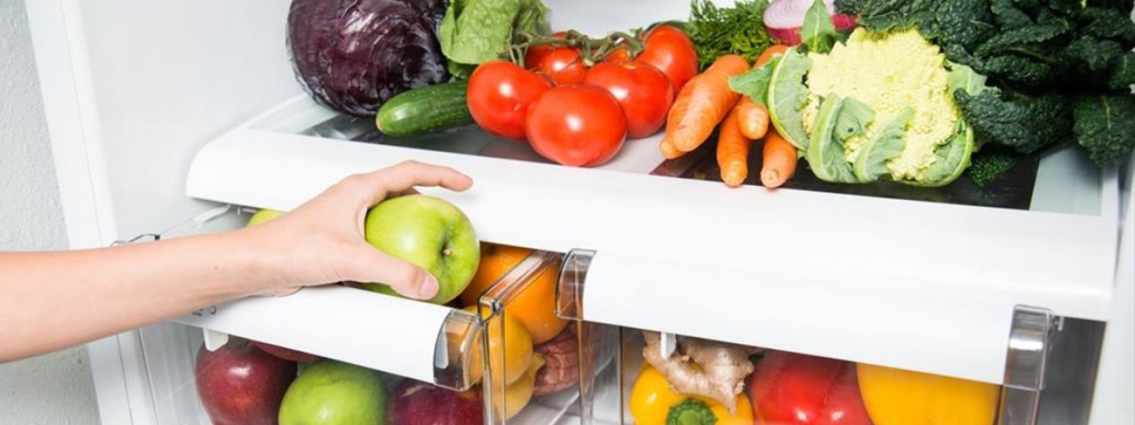 Το κόλπο για να κάνουμε τα τρόφιμα στα ντουλάπια και το ψυγείο μας να αντέχουν περισσότερο