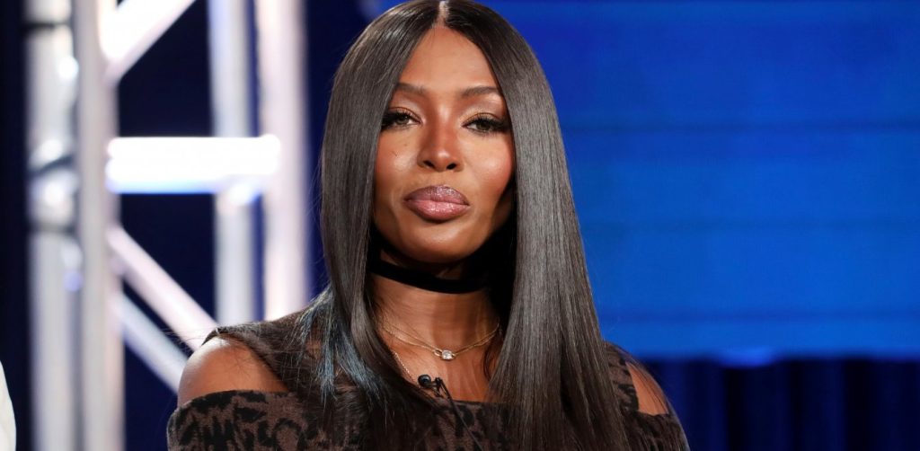 Η «γαζέλα» Ναόμι Κάμπελ «ξαναχτύπησε» – Έβαλε στολή… χημικού πολέμου(φώτο)