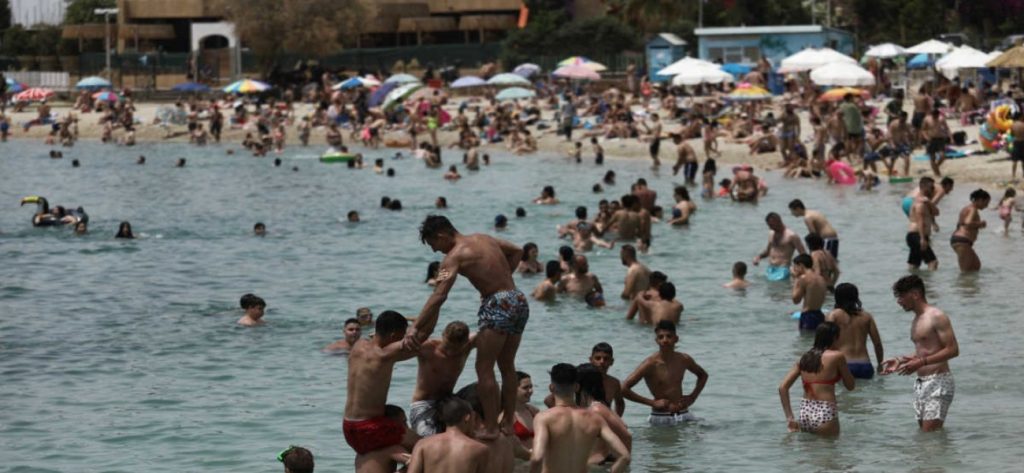 Η αιτιολόγηση Χαρδαλιά στο γιατί απαγορεύτηκε η μουσική και το αλκοόλ στις παραλίες