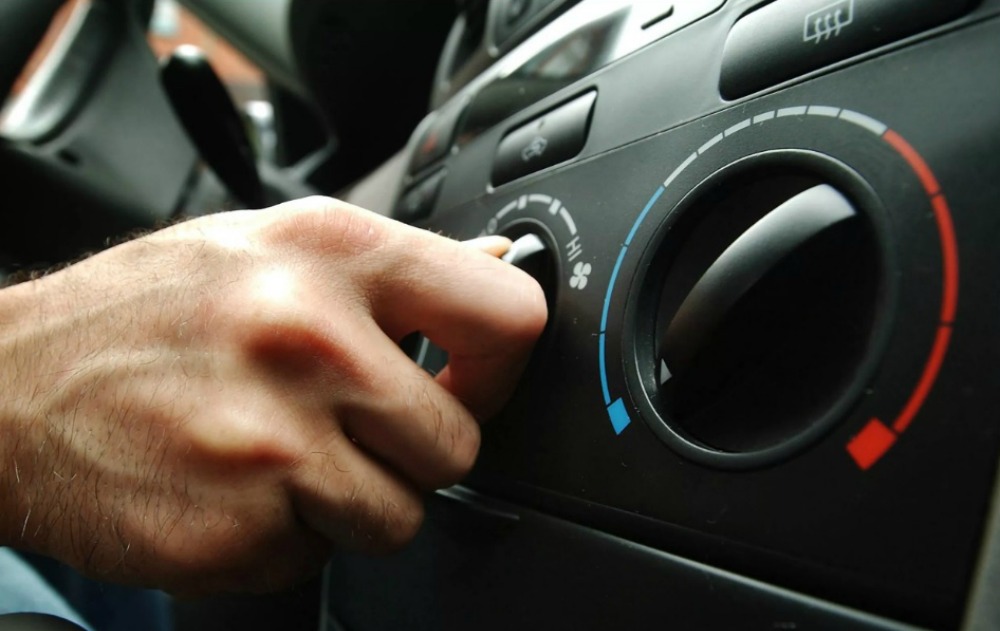 Σημαντικό για την υγεία σας: Δείτε τι πρέπει να κάνετε κάθε φορά που ανοίγετε το κλιματιστικό του αυτοκινήτου σας!