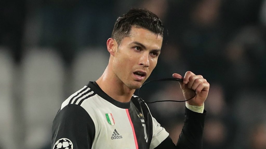 Ο Κριστιάνο Ρονάλντο «πλασάρει» τους κοιλιακούς του και το Instagram αναρωτιέται – Είναι αληθινοί ή photoshop; (φωτο)