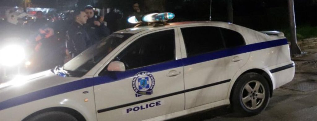 Άγρια συμπλοκή στον Τύρναβο: Τσακώθηκαν και του έκοψε με τα δόντια του… κομμάτι από το αυτί του