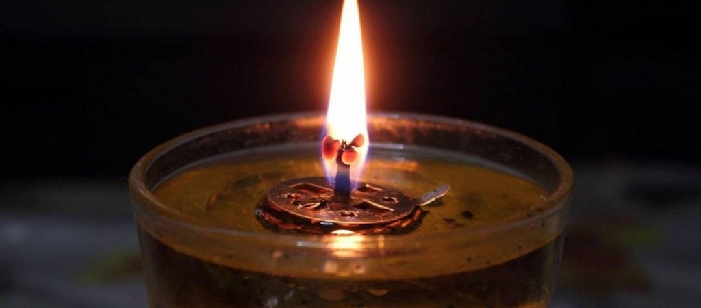 Γιατί βάζουμε λάδι στο καντήλι; – Ιδού η απάντηση