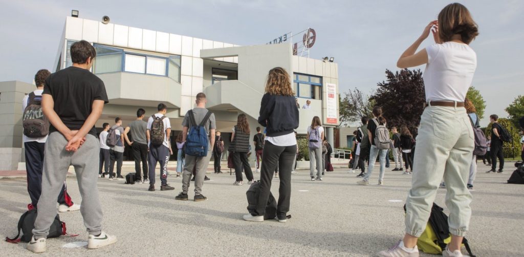 Άνοιγμα σχολείων: Κλειστά τα κυλικεία – Προσέφερε νερά ο δήμαρχος της Νέας Σμύρνης