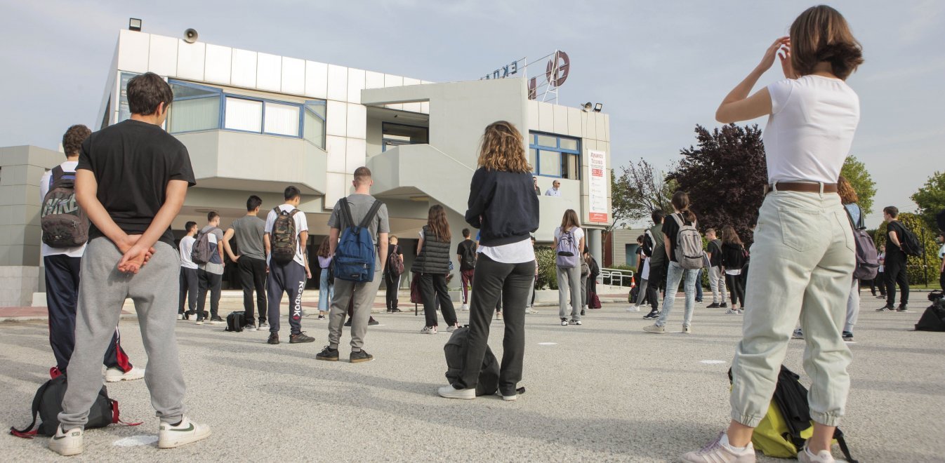 Άνοιγμα σχολείων: Κλειστά τα κυλικεία – Προσέφερε νερά ο δήμαρχος της Νέας Σμύρνης
