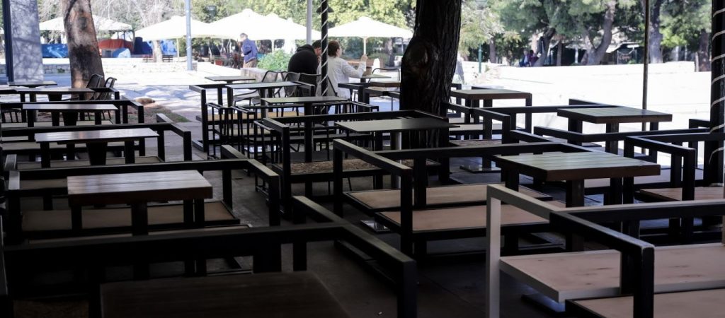 Έρχεται νέο «πακέτο» στήριξης: Μειώνεται από το 24% στο 13% ο ΦΠΑ σε όλη την εστίαση