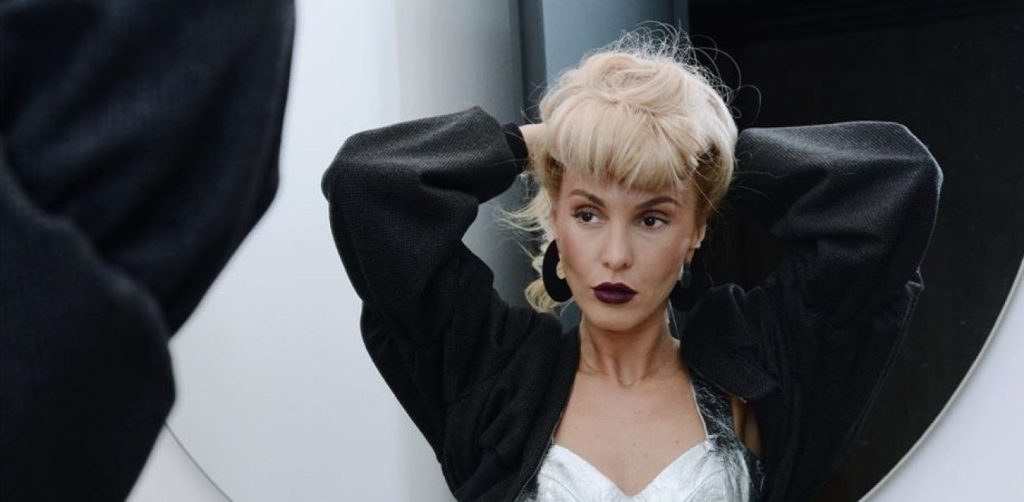 Η Τάμτα ποζάρει τοπλες στην μπανιέρα με μοναδικό αξεσουάρ… τα μαλλιά της (βίντεο-φωτο)