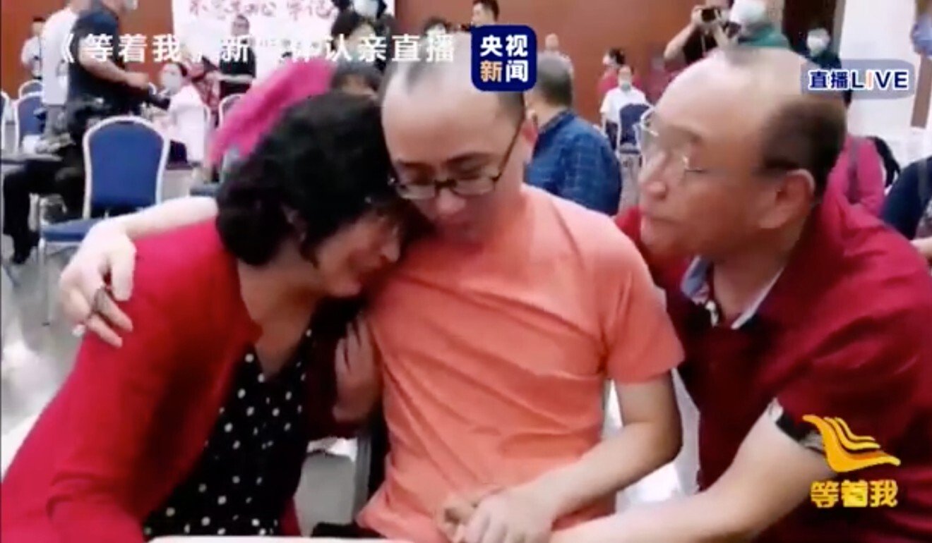 Κίνα: Βρήκαν τον γιο τους μετά από 32 χρόνια – Είχε απαχθεί έξω από ξενοδοχείο (βίντεο)