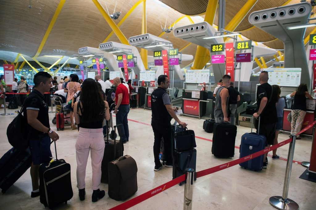 Ισπανία: «Ανοίγουν» τα σύνορα για αεροπορικές και ακτοπλοϊκές μετακινήσεις με την Ιταλία