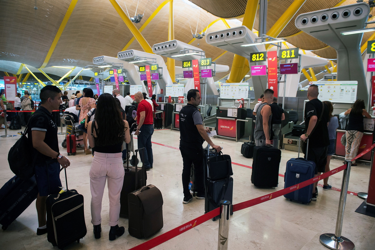Ισπανία: «Ανοίγουν» τα σύνορα για αεροπορικές και ακτοπλοϊκές μετακινήσεις με την Ιταλία