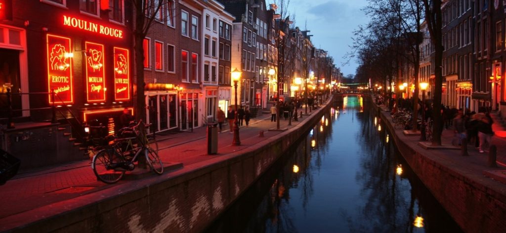 Νέα χαλάρωση μέτρων στην Ολλανδία: Από αρχές Ιουνίου ανοίγουν εστιατόρια και σχολεία