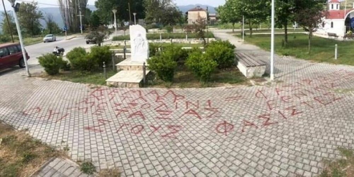 Αδιανόητο: Άγνωστοι βεβήλωσαν το Μνημείο για την Γενοκτονίας των Ποντίων στην Πέλλα (φώτο)