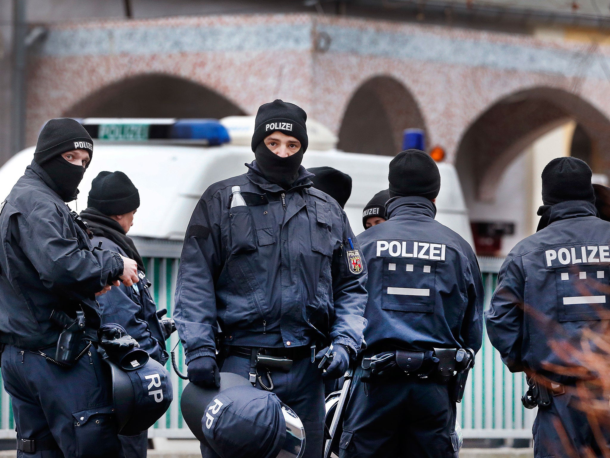 Γερμανία: Συνελήφθη οπαδός του ISIS – Ετοίμαζε επιθέσεις σε τουρκικά τεμένη