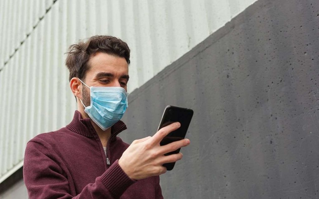 iPhone: Το νέο λογισμικό θα σας αναγνωρίζει ακόμη και… πίσω από τη μάσκα (βίντεο)