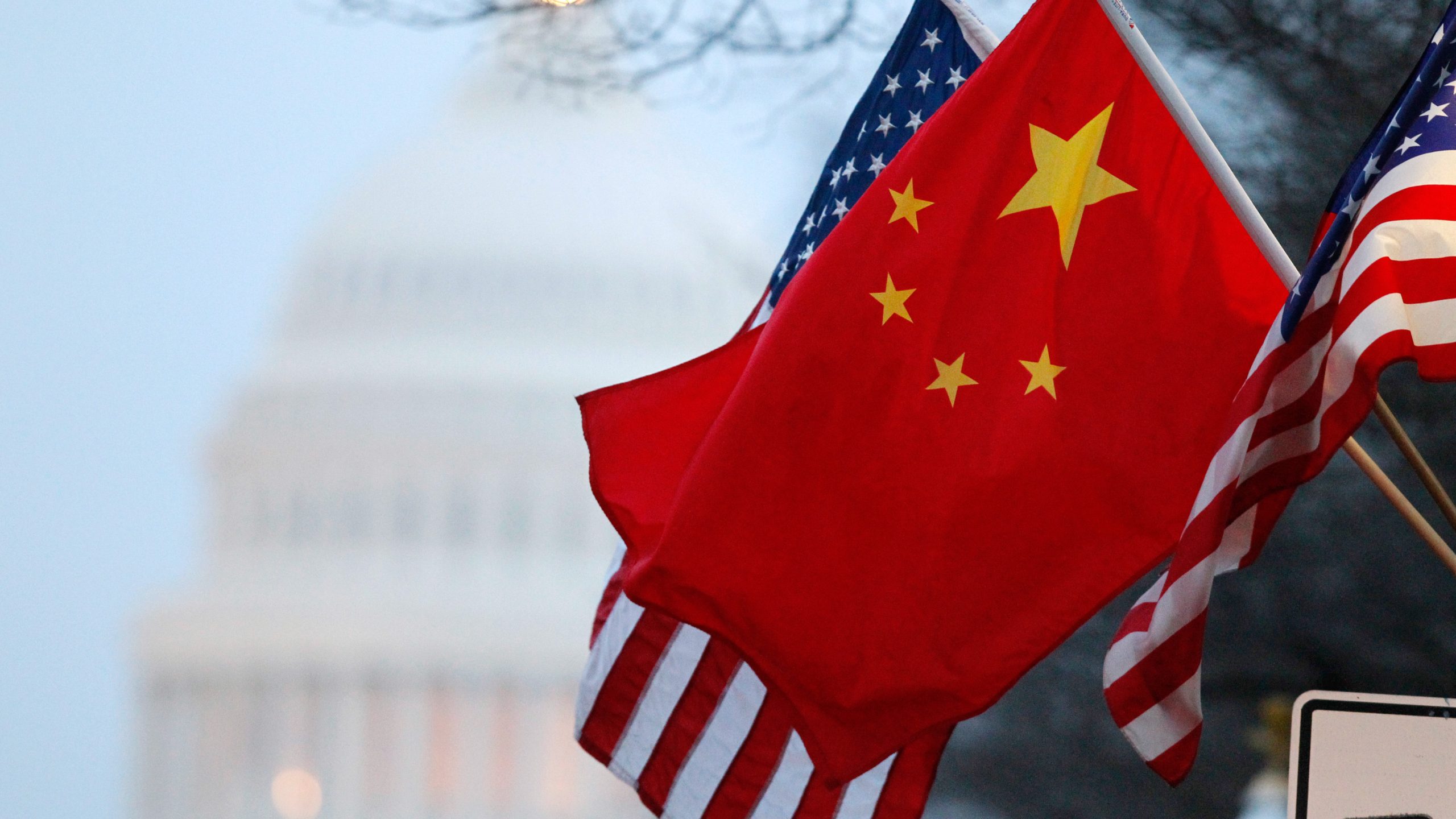 Αμήχανη απάντηση Κίνας στις κατηγορίες των ΗΠΑ: «Κάνουμε ότι είναι δυνατό για να προστατεύσουμε την υγεία»