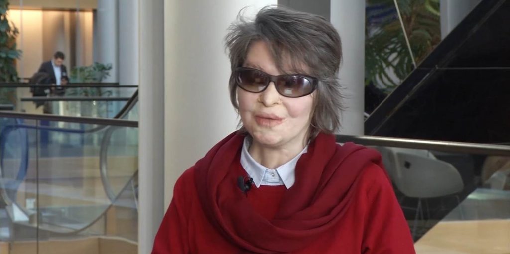 Επίθεση με βιτριόλι – Κ.Κούνεβα: «Οι πόνοι των ματιών που καίγονται από το οξύ είναι οι πιο φρικτοί πόνοι»