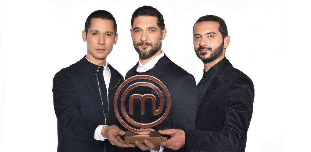 MasterChef: Δε τη γλιτώνει κανείς – Ο Σ.Κοντιζάς εντόπισε κόκκαλο στο πιάτο του Λ.Κουτσόπουλου (βίντεο)